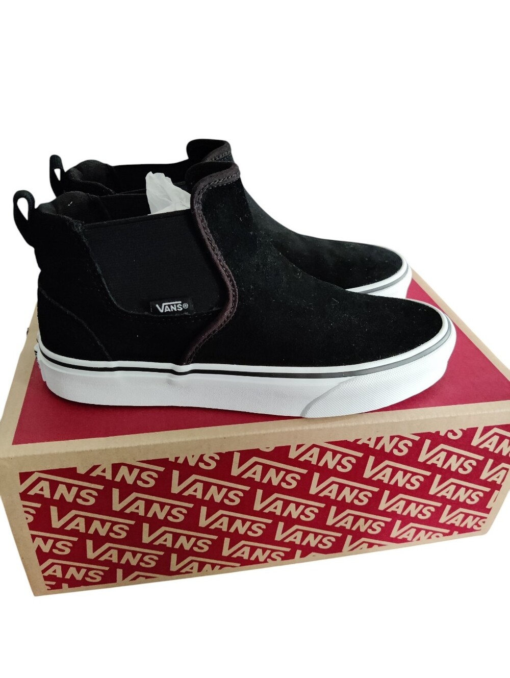Vans Classic Low-Top Sneakers in Black with Gum Sole, Size 6.5, New With Box